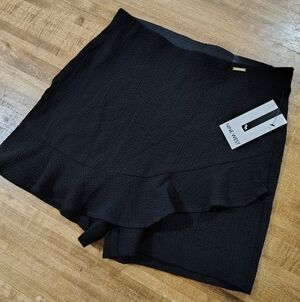 Nine West Black Ruffled Women's Skorts Shorts Skirt Size 4 NEW